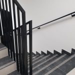 Stalowe wykończenie schodów
